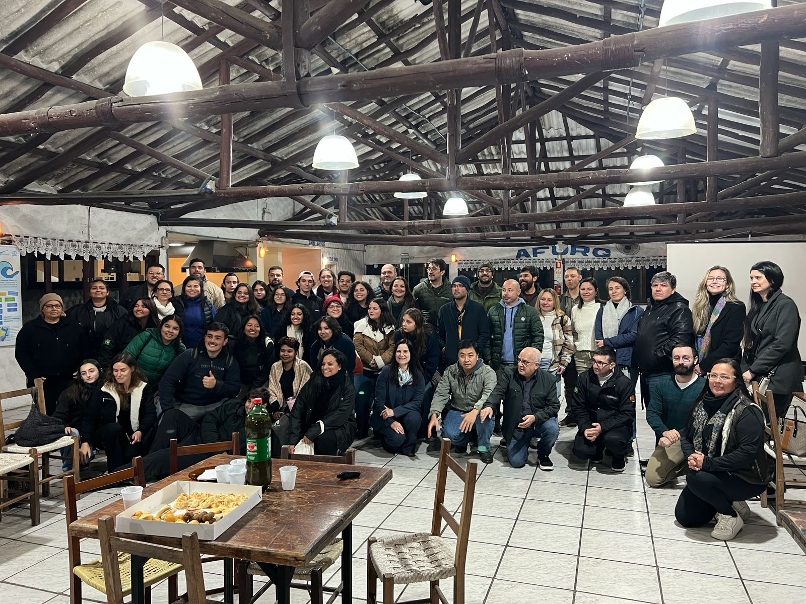 Foto das pessoas presentes no evento